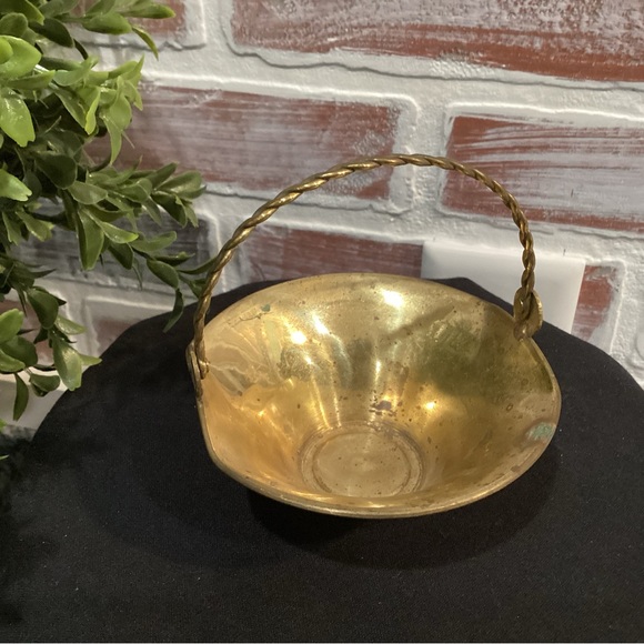 S.N.K. ENT. INC. Accents Vintage Brass Bowl With Handle Made In
